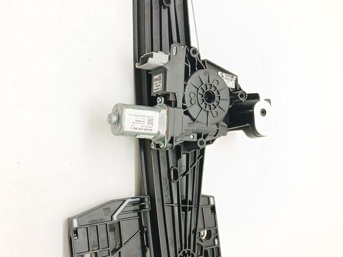 Rudehejsemekanisme Højre bagtil Rudehejsemekanisme Højre bagtil OPEL CORSA F (P2JO) 1.2 (68) (101 hp) 33964884 33964884