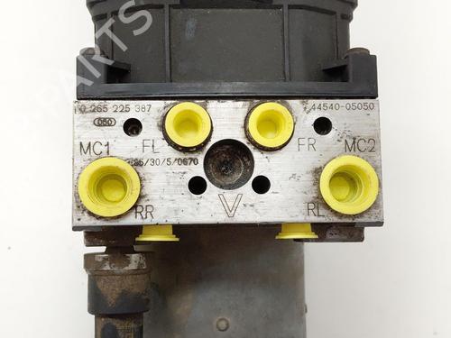 Used ABS pump TOYOTA AVENSIS (_T25_) [2003-2008]  32166616