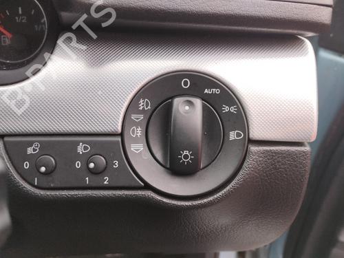 Used Headlight switch AUDI A4 B7 (8EC) 2.0 TDI (170 hp) 17130938