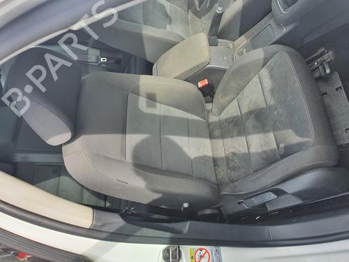 Right front seat VW GOLF VI (5K1) 1.6 TDI (105 hp) 15976460