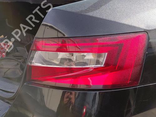 Feu arrière droit SKODA SUPERB III (3V3) 2.0 TDI (150 hp) 29924346