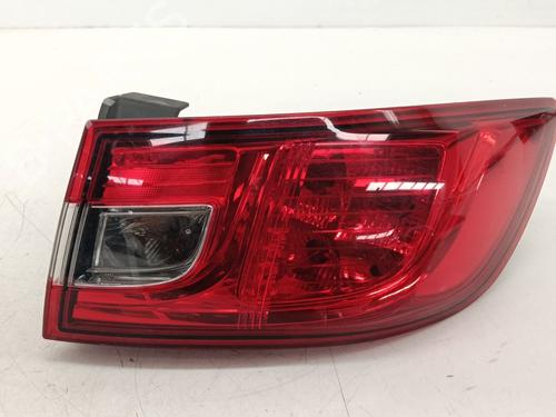 right-taillight-renault-clio-iv-bh_-2012-2013-2014-2015-2016-2017-2018-2019-2020-2021-37376300 main image