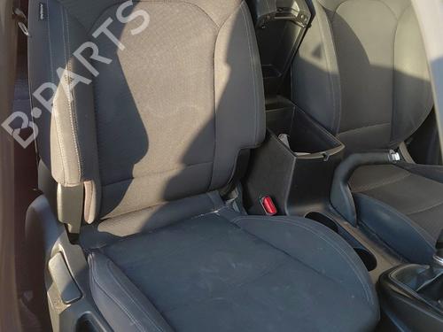 Used Right front seat KIA CARENS IV 1.7 CRDi (116 hp) 29200948
