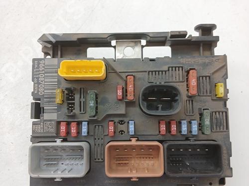 Used Fuse box Fuse box 39431911 39431911