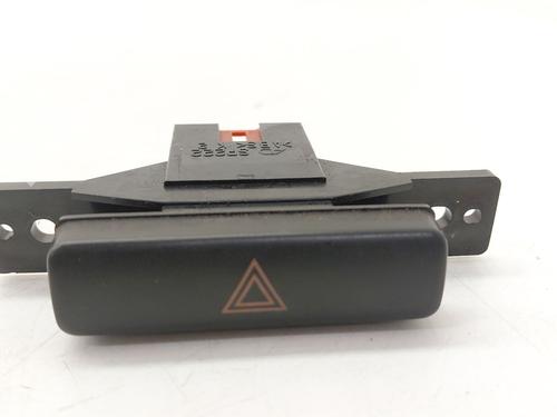 Used Warning switch SUZUKI GRAND VITARA II (JT, TE, TD) 1.9 DDiS All-wheel Drive (JT419, TD44, JB419WD, JB419XD,... (129 hp) 31995651