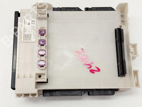 Used Fuse box TOYOTA RAV 4 V (_A5_, _H5_) 2.5 Hybrid AWD (AXAH54) (178 hp) 32168862