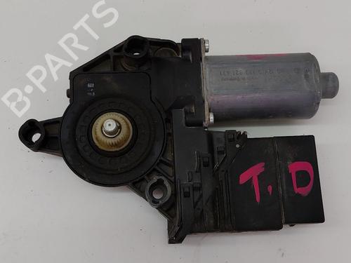 Rudehejsemotor bagstkærm højre VW GOLF VI (5K1) 1.6 TDI (105 hp) 29994425