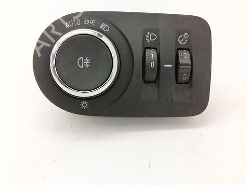 Used Headlight switch Headlight switch OPEL CORSA F (P2JO) 1.2 (68) (101 hp) 33940939 33940939