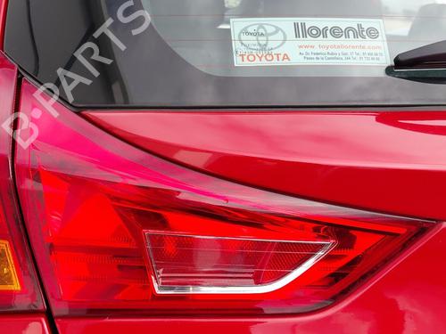 Venstre baglygte bagklap TOYOTA AURIS (_E18_) 2.0 D-4D (ADE186_, ADE186R) (124 hp) 32121895