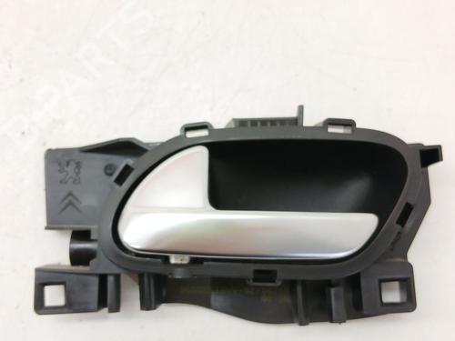Used Front left interior door handle Front left interior door handle 39140766 39140766