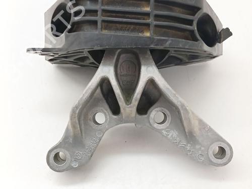Used Engine mount Engine mount OPEL CORSA F (P2JO) 1.2 (68) (101 hp) 33964897 33964897