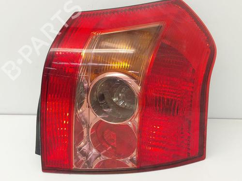 Feu arrière droit TOYOTA COROLLA (_E12_) 2.0 D-4D (CDE120R, CDE120L_) (110 hp) 31131380