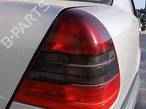 Used Right front indicator Right front indicator MERCEDES-BENZ C-CLASS (W202) C 200 CDI (202.134) (102 hp) 33540445 33540445