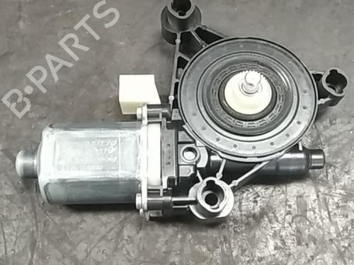 Right front window motor AUDI A3 (8V1, 8VK) 2.0 TDI 5Q0959801B