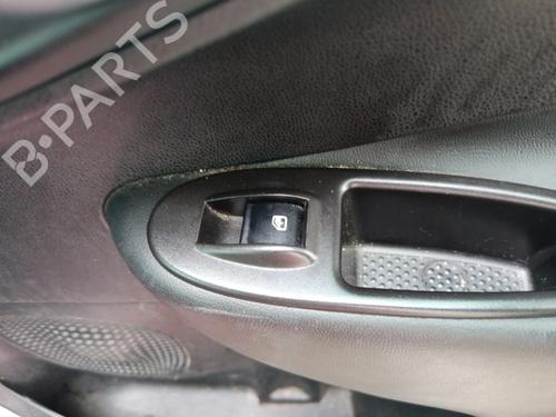 Used Right rear window switch FIAT 500L (351_, 352_) 1.6 D Multijet (199LYE1B) (120 hp) 29999424