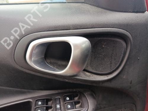 Venstre foran invendig håndtak FIAT 500L (351_, 352_) 1.6 D Multijet (199LYE1B) (120 hp) 29999464