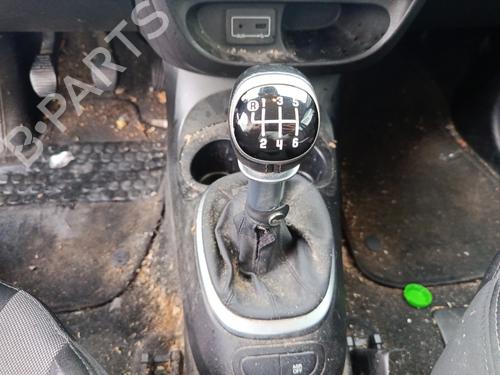 Used Shift knob FIAT 500L (351_, 352_) 1.6 D Multijet (199LYE1B) (120 hp) 29999491