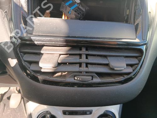 Used Air vent PEUGEOT 208 I (CA_, CC_) 1.0 VTi (68 hp) 30510228