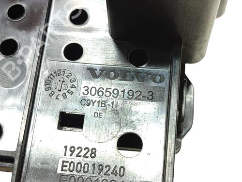 Fuse box VOLVO V40 Hatchback (525) D3 | BP30975823E1