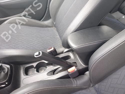 Used Armrest / Center console OPEL CORSA F (P2JO) 1.5 (68) (102 hp) 31021103