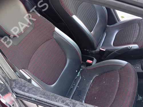 Used Right front seat RENAULT CAPTUR I (J5_, H5_) 1.5 dCi 90 (J5N4, J5M5, J5MW, J5M6, J5AL, J5AJ) (90 hp) 32028699