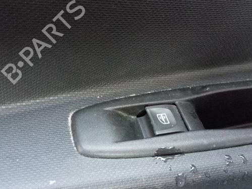 Used Right rear window switch RENAULT CAPTUR I (J5_, H5_) 1.5 dCi 90 (J5N4, J5M5, J5MW, J5M6, J5AL, J5AJ) (90 hp) 32028707