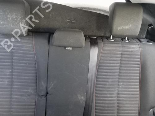 Sæde Bagtil Sæde Bagtil PEUGEOT 2008 II (UD_, US_, UY_, UJ_, UR_, UC_) 1.5 BlueHDI 110 (UDYHSK) (110 hp) 32147283 32147283