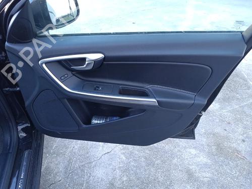 Høyre frontpanel VOLVO V60 I (155) D2 (120 hp) 32505745