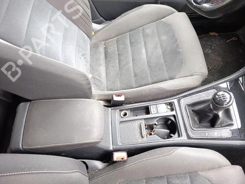 Used Armrest / Center console Armrest / Center console VW GOLF VII (5G1, BQ1, BE1, BE2) 1.6 TDI (105 hp) 33236528 33236528