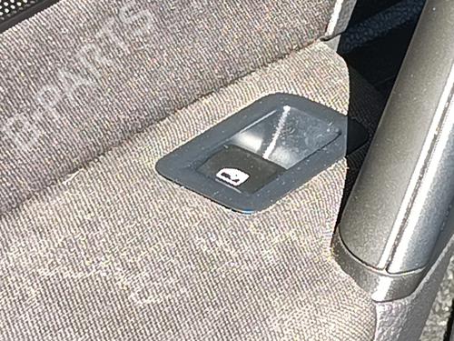 left-rear-window-switch-vw-golf-vii-5g1-bq1-be1-be2-2012-2013-2014-2015-2016-2017-2018-2019-2020-2021-33756571 main image