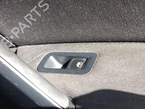 Høyre Foran elrute bryter Høyre Foran elrute bryter VW GOLF VII (5G1, BQ1, BE1, BE2) 1.0 TSI (86 hp) 33756568 33756568