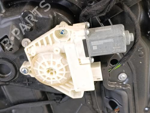 Used Left front window motor Left front window motor MERCEDES-BENZ C-CLASS T-Model (S205) C 180 BlueTEC / d (205.236) (116 hp) 33818965 33818965