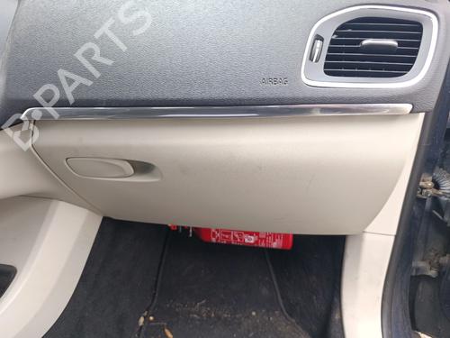 Used Glove box Glove box VOLVO V40 Hatchback (525) D3 (150 hp) 33988670 33988670