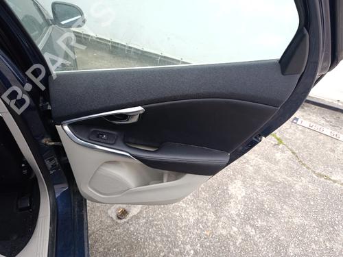 Bageste højre beklædning Bageste højre beklædning VOLVO V40 Hatchback (525) D3 (150 hp) 33988703 33988703