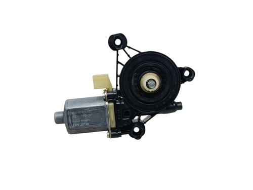 Rudehejsemotor forskærm venstre Rudehejsemotor forskærm venstre VW GOLF VII (5G1, BQ1, BE1, BE2) 1.0 TSI (86 hp) 34128025 34128025