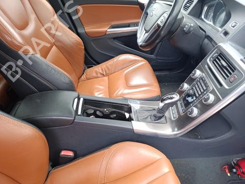 Used Armrest / Center console Armrest / Center console VOLVO V60 I (155) D5 AWD (215 hp) 34140314 34140314