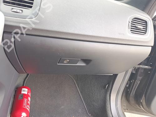 Used Glove box Glove box VOLVO V60 I (155) D5 AWD (215 hp) 34140321 34140321