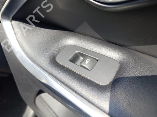 Used Right front window switch Right front window switch VOLVO V40 Hatchback (525) D3 (150 hp) 34716952 34716952