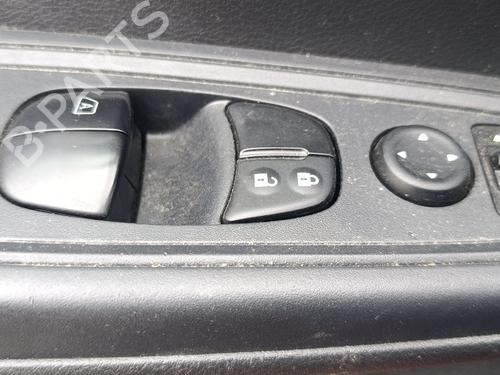 switch-nissan-micra-v-k14-2016-36305017 main image