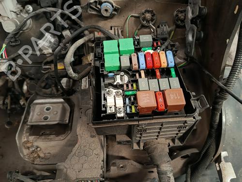 Used Fuse box Fuse box 37491854 37491854