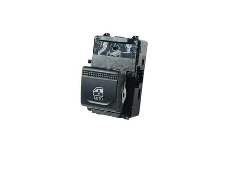 Venstre bagtil elrude kontakt Venstre bagtil elrude kontakt RENAULT CAPTUR II (HF_) TCe 100 (HFMT) (101 hp) 37422380 37422380