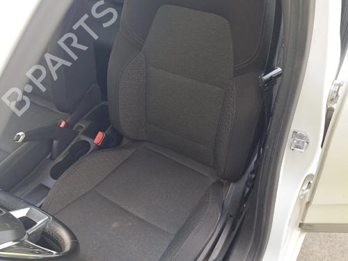 left-front-seat-renault-clio-v-b7_-2019-37701025 main image