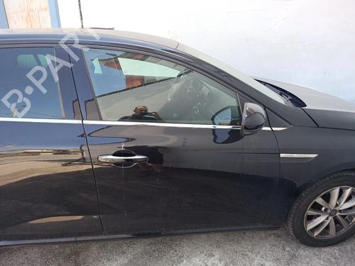 right-front-door-renault-megane-iv-hatchback-b9amn_-2015-37801023 main image