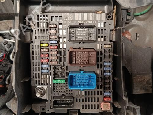 Used Fuse box Fuse box 38649144 38649144