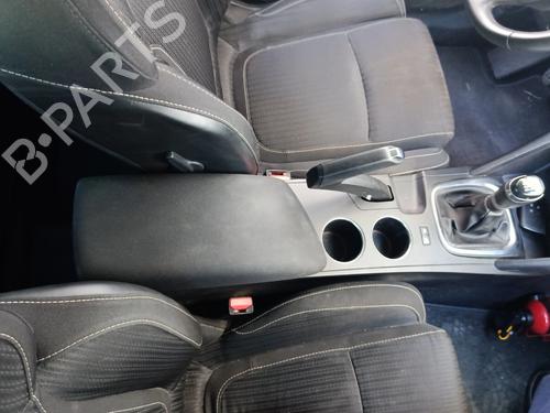 armrest-center-console-renault-megane-iv-grandtour-k9amn_-2016-39077831 main image