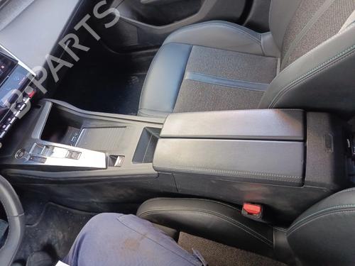 Used Armrest / Center console Armrest / Center console PEUGEOT 308 SW III (FC_, FJ_, FR_, F4_, FN_) PureTech 130 (FRHNSL, FRHNST) (131 hp) 39723253 39723253