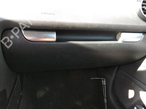 Venstre foran invendig håndtak AUDI A3 (8P1) 1.9 TDI | BP4816424I13 