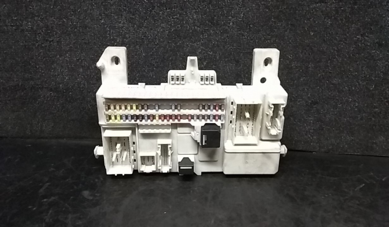 Fuse Box Volvo V50 545 D3 31268178 B Parts