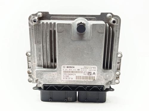 Used Engine control unit (ECU) PEUGEOT 3008 II SUV (MC_, MR_, MJ_, M4_) [2016-2026]  31443282