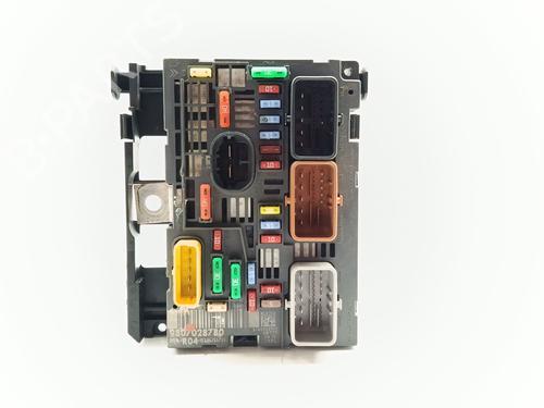 Used Fuse box Fuse box CITROËN BERLINGO MULTISPACE (B9) 1.6 BlueHDi 100 (99 hp) 34040964 34040964